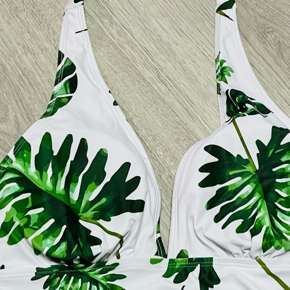 Swim Top Tropical Leaf Print Halter Style - Picture 3 of 11